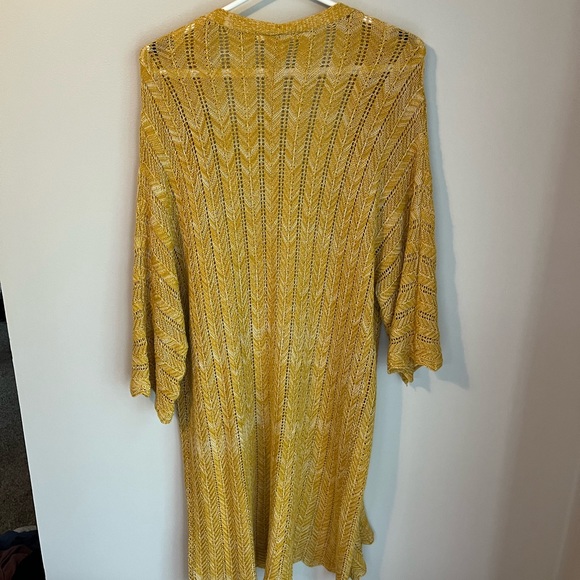 Francesca’s Light Knit Cardigan - Picture 2 of 3